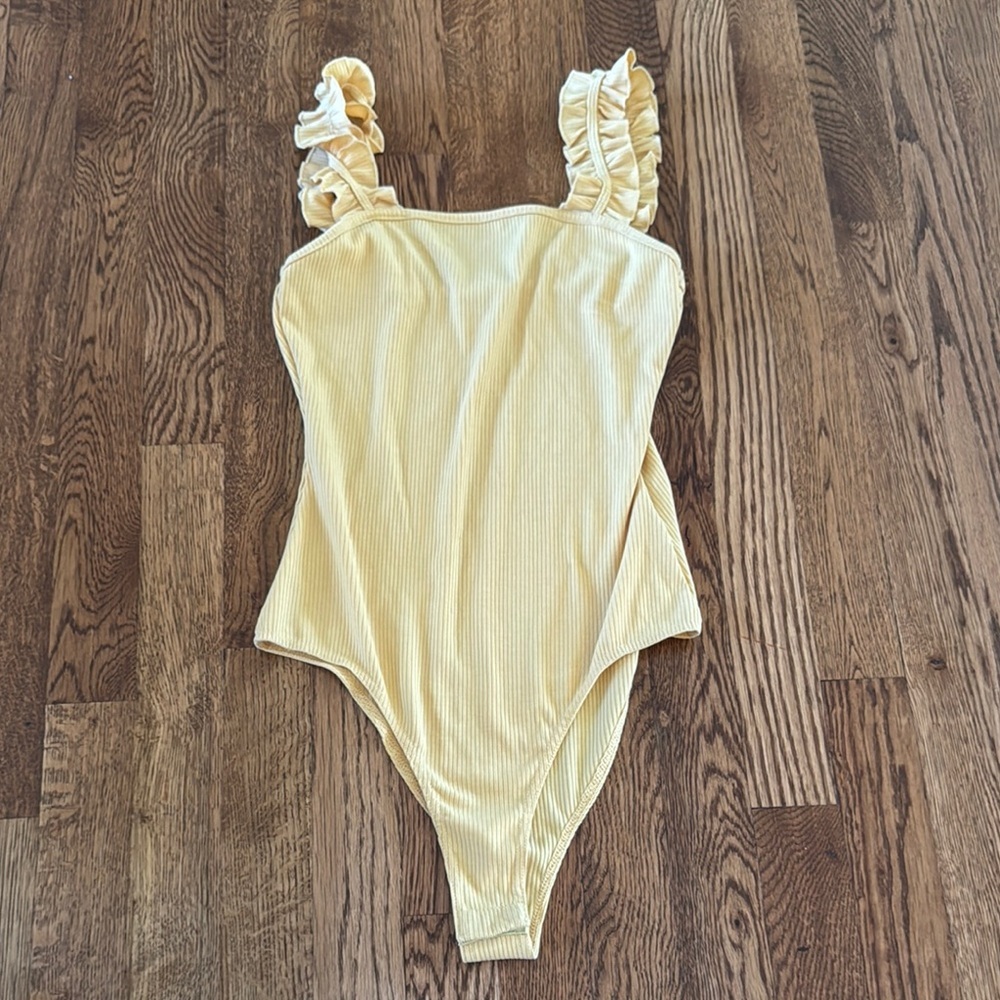 A Love Like You Women’s Yellow Ruffled Tank Bodysuit Size Small